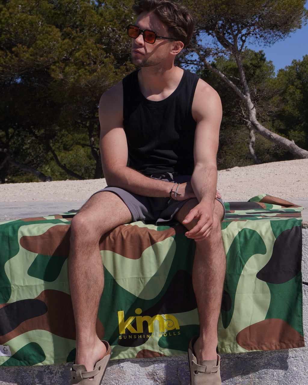 Serviette de plage Kima Camo Forest à la plage