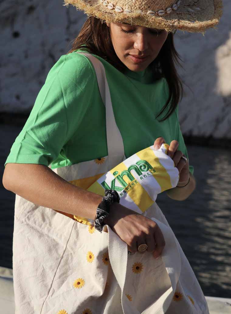 Serviette de plage Kima Etxola Jaune à la plage