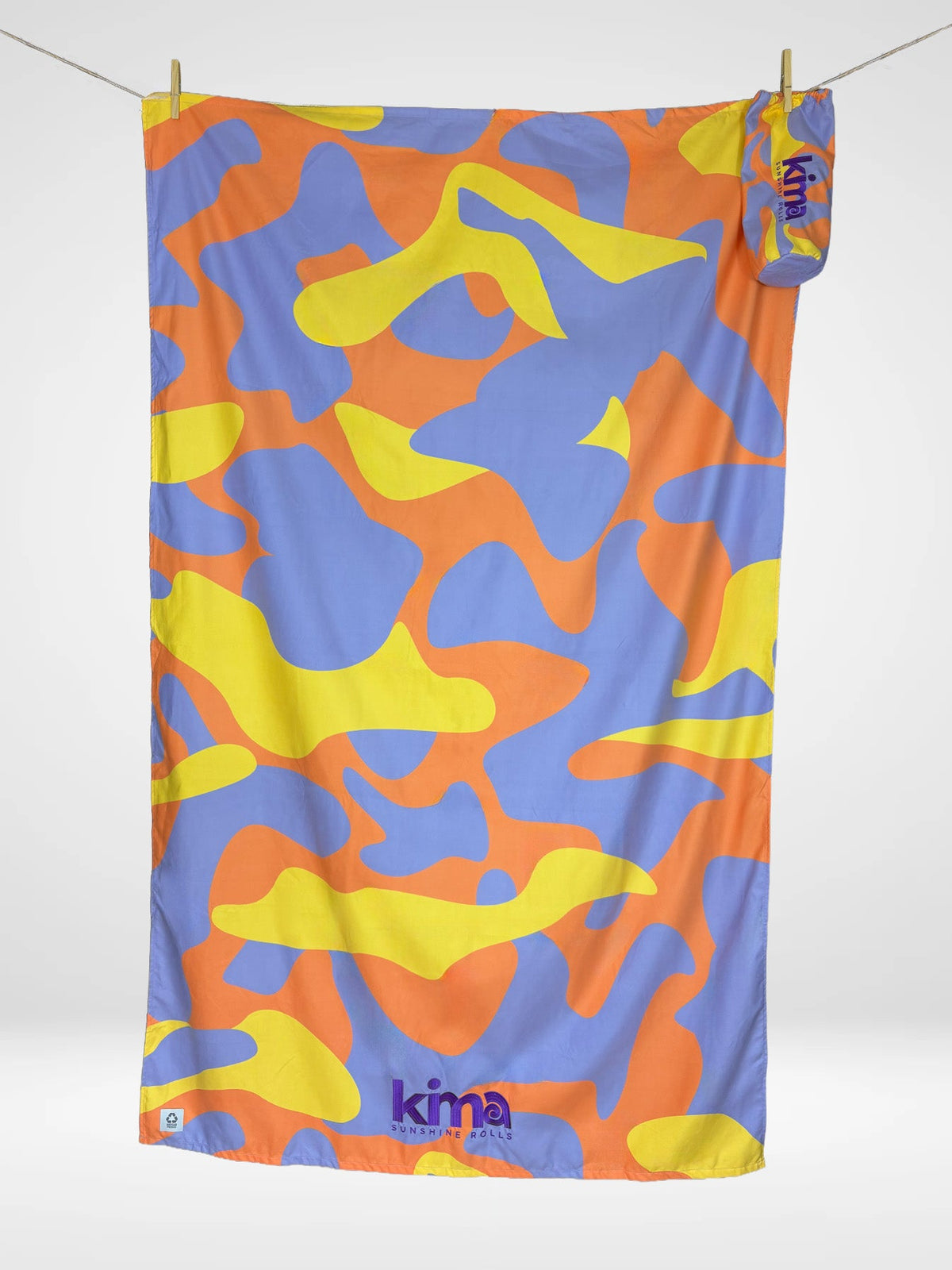 Serviette de plage Kima Camo Sunset, camouflage orange, lavande et jaune, à plat - Ô Cabanon La Ciotat