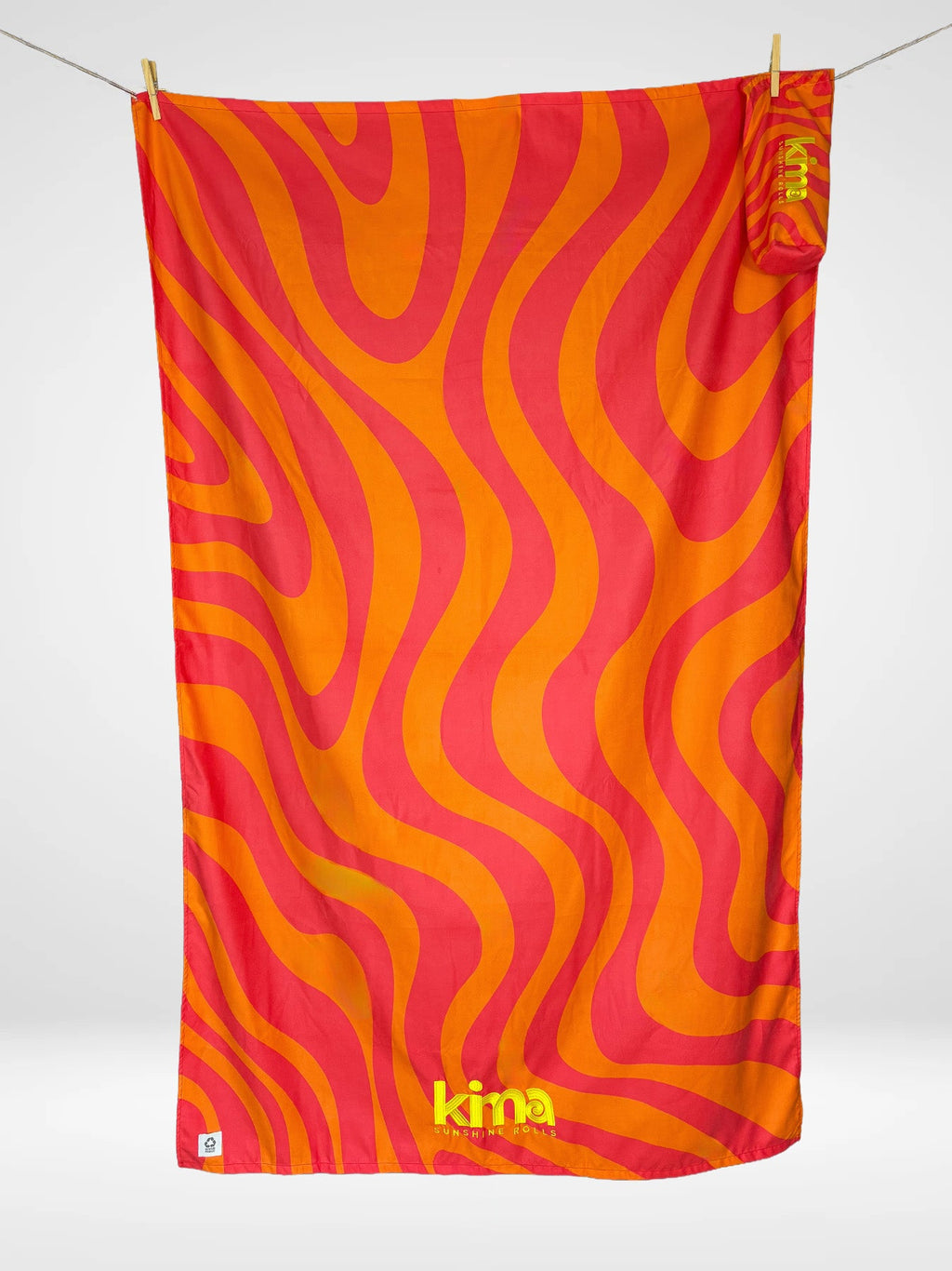 Serviette de plage Kima Wavy Bonbon, vagues orange et rose, à plat - Ô Cabanon La Ciotat