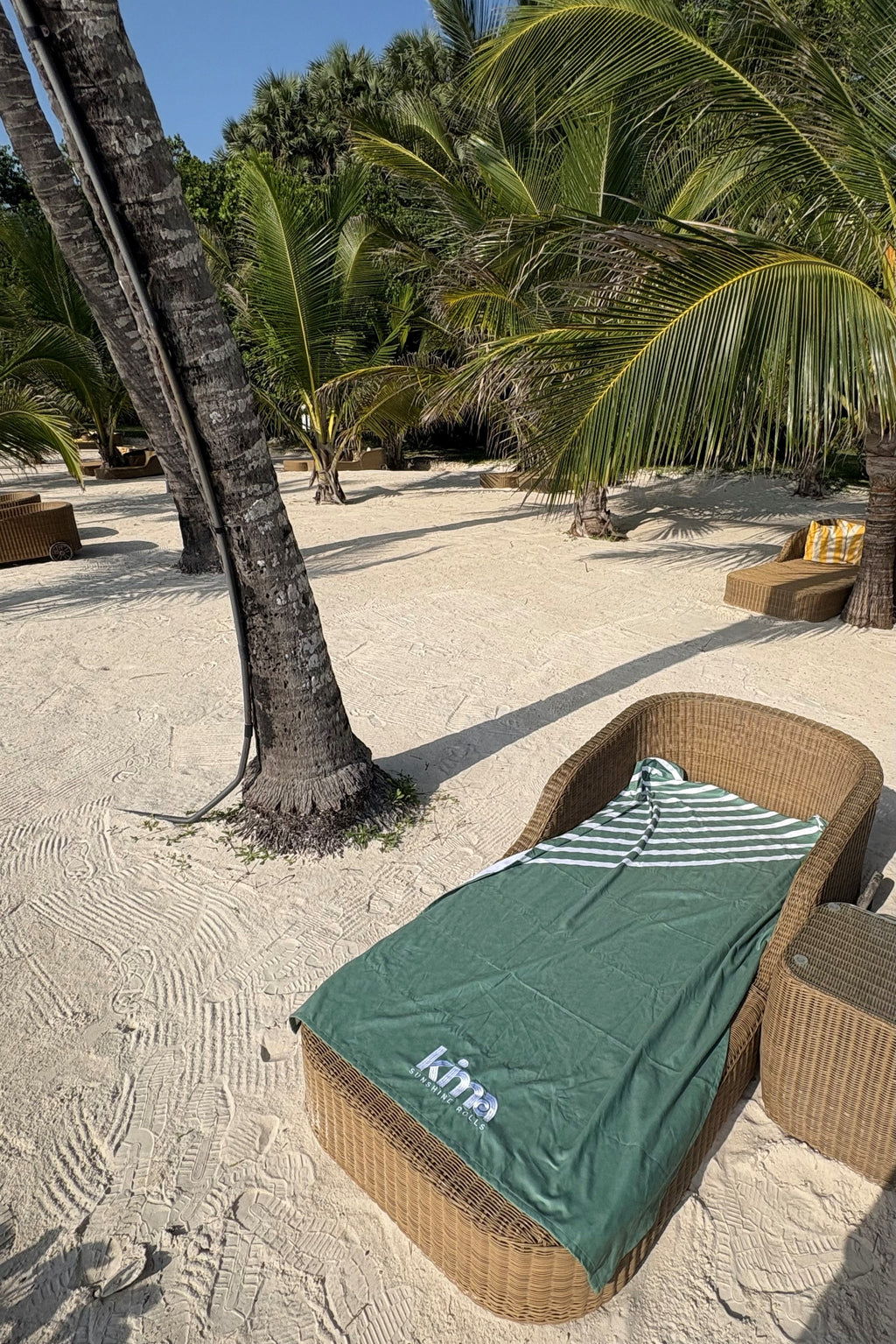 Serviette de plage Kima Lines Kaki à la plage