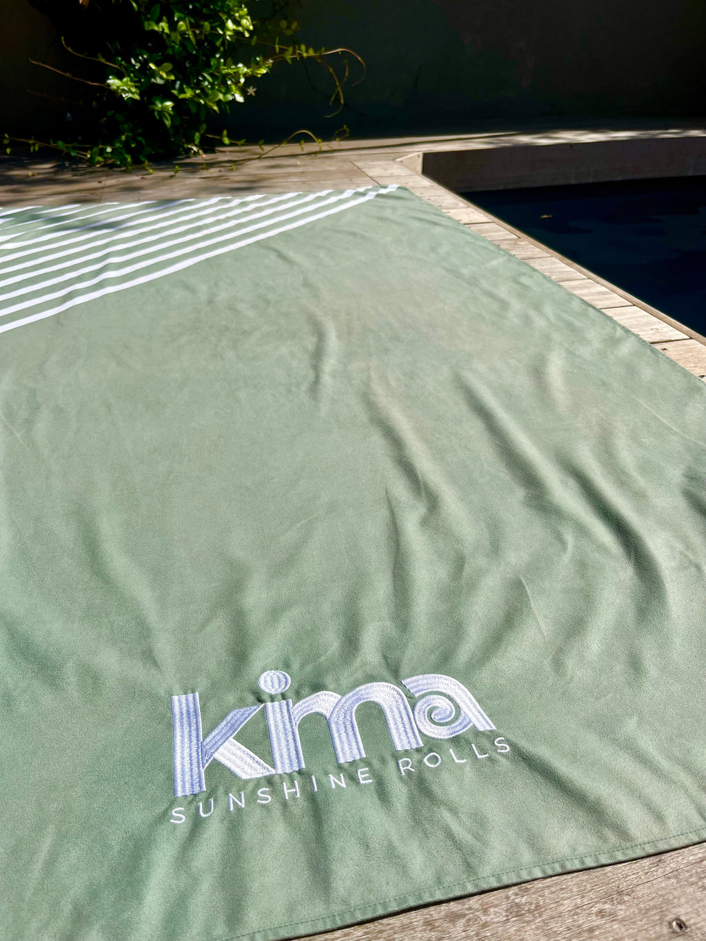 Serviette de plage Kima Lines Kaki en situation