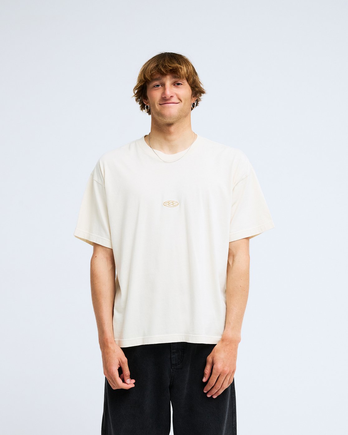 T-shirt Billabong OG Wave écru, porté, de face