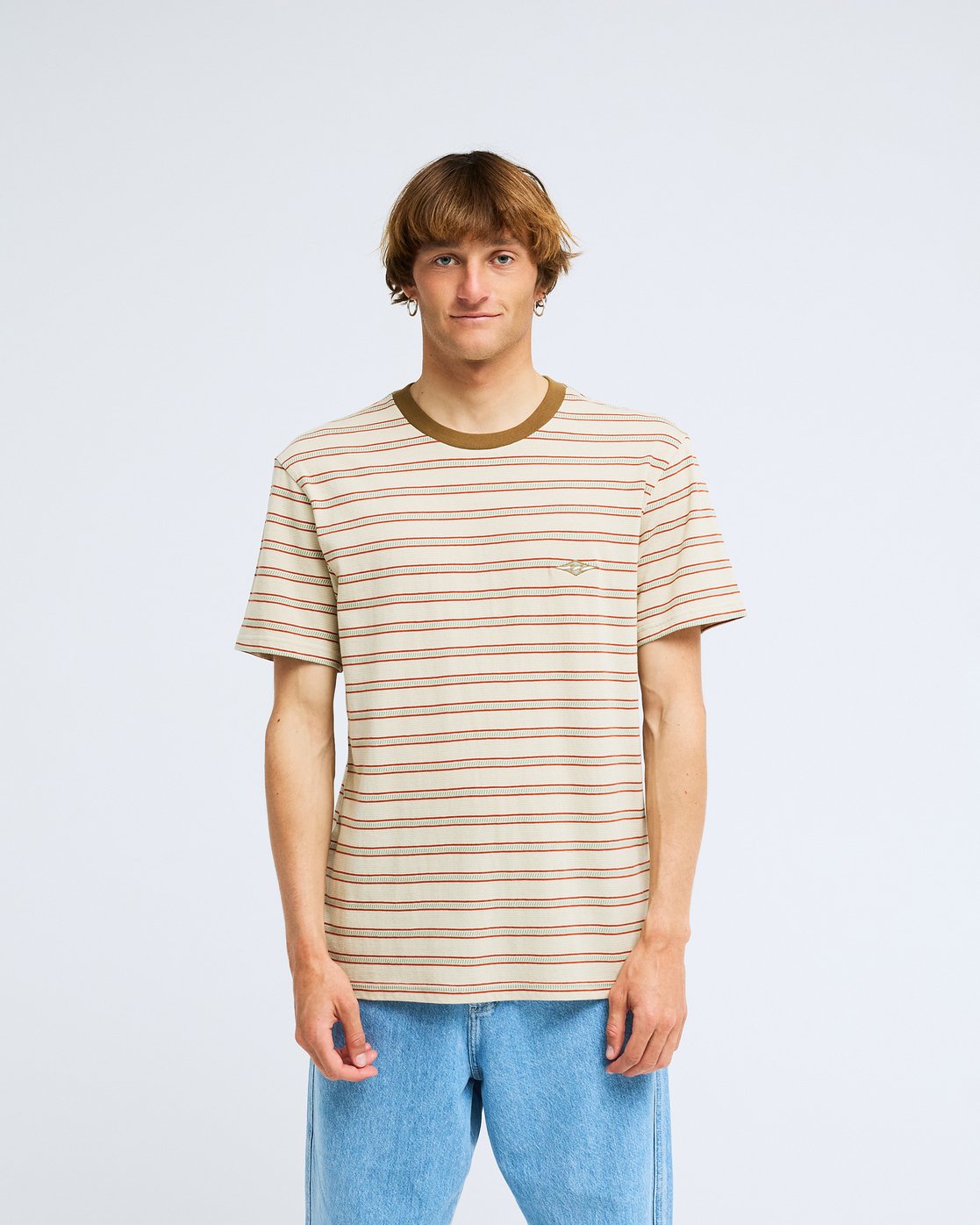 T-shirt Billabong Baxter écru, porté, de face