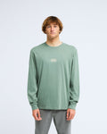 T-shirt manches longues Billabong Coordinates vert laurier, porté, de face