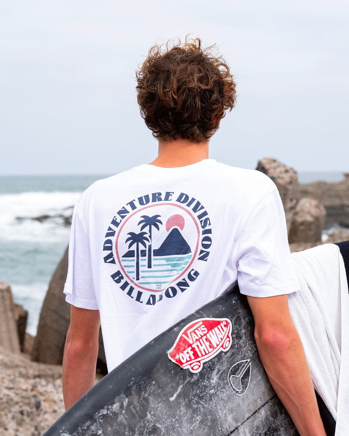T-shirt Billabong Rockies blanc, porté, vue de dos