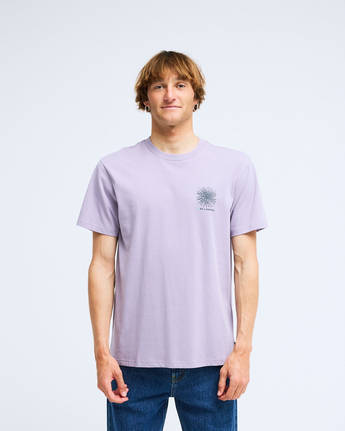 T-shirt Billabong Montage violet cendré, porté, de face