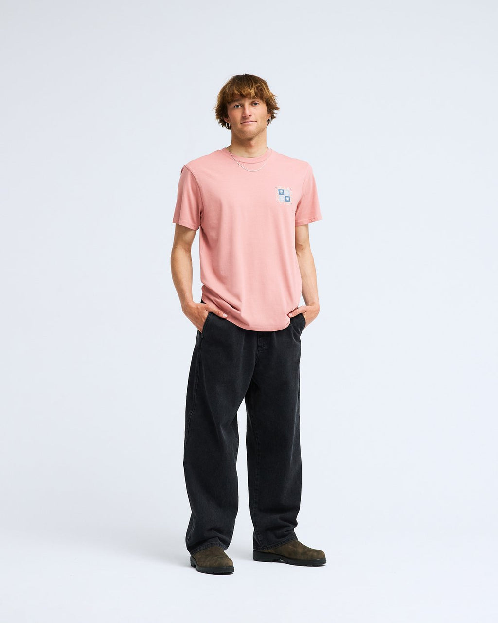T-shirt Billabong Troppo rose cendré, porté en pied