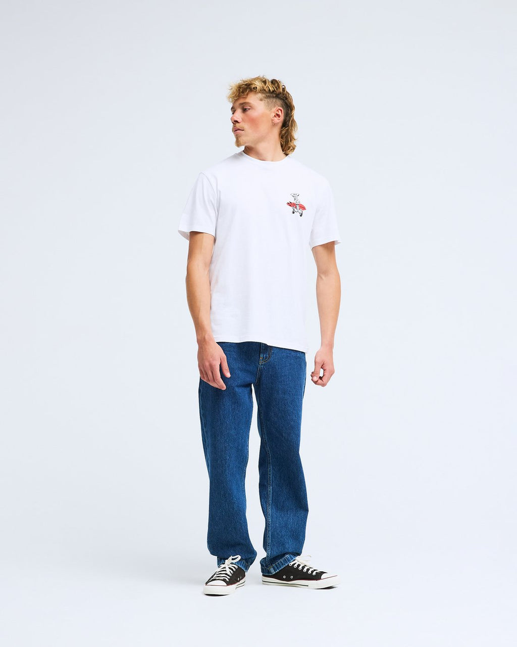 T-shirt Billabong Screw It blanc, porté en pied