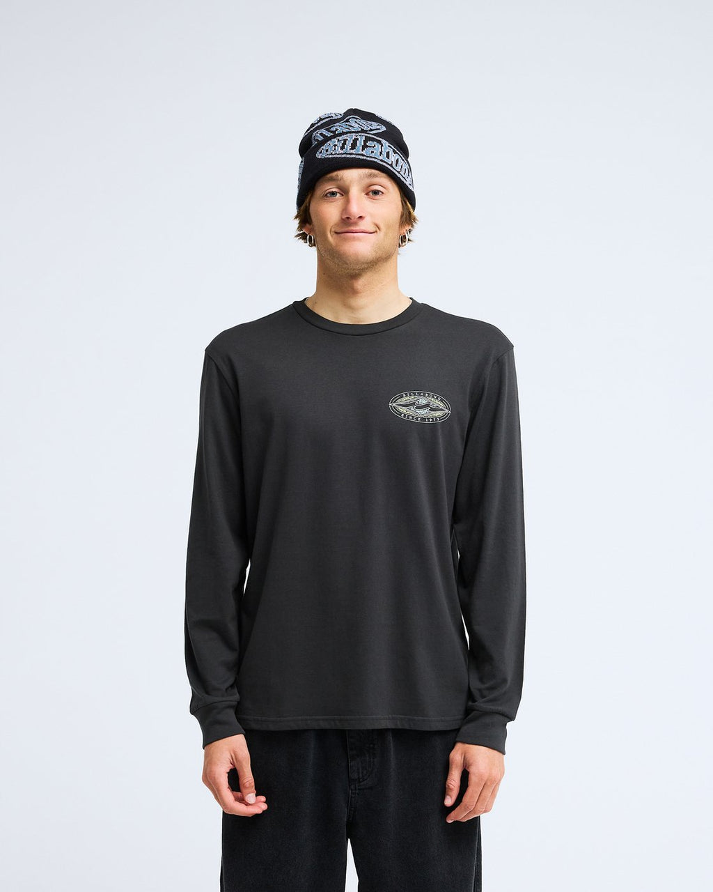 T-shirt manches longues Billabong Diamond Vision noir délavé, porté, de face