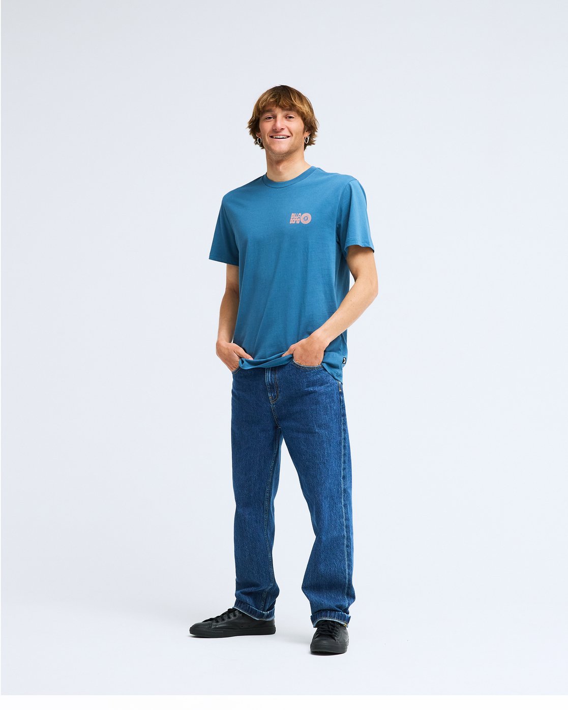 T-shirt Billabong Good Times bleu canard, porté en pied