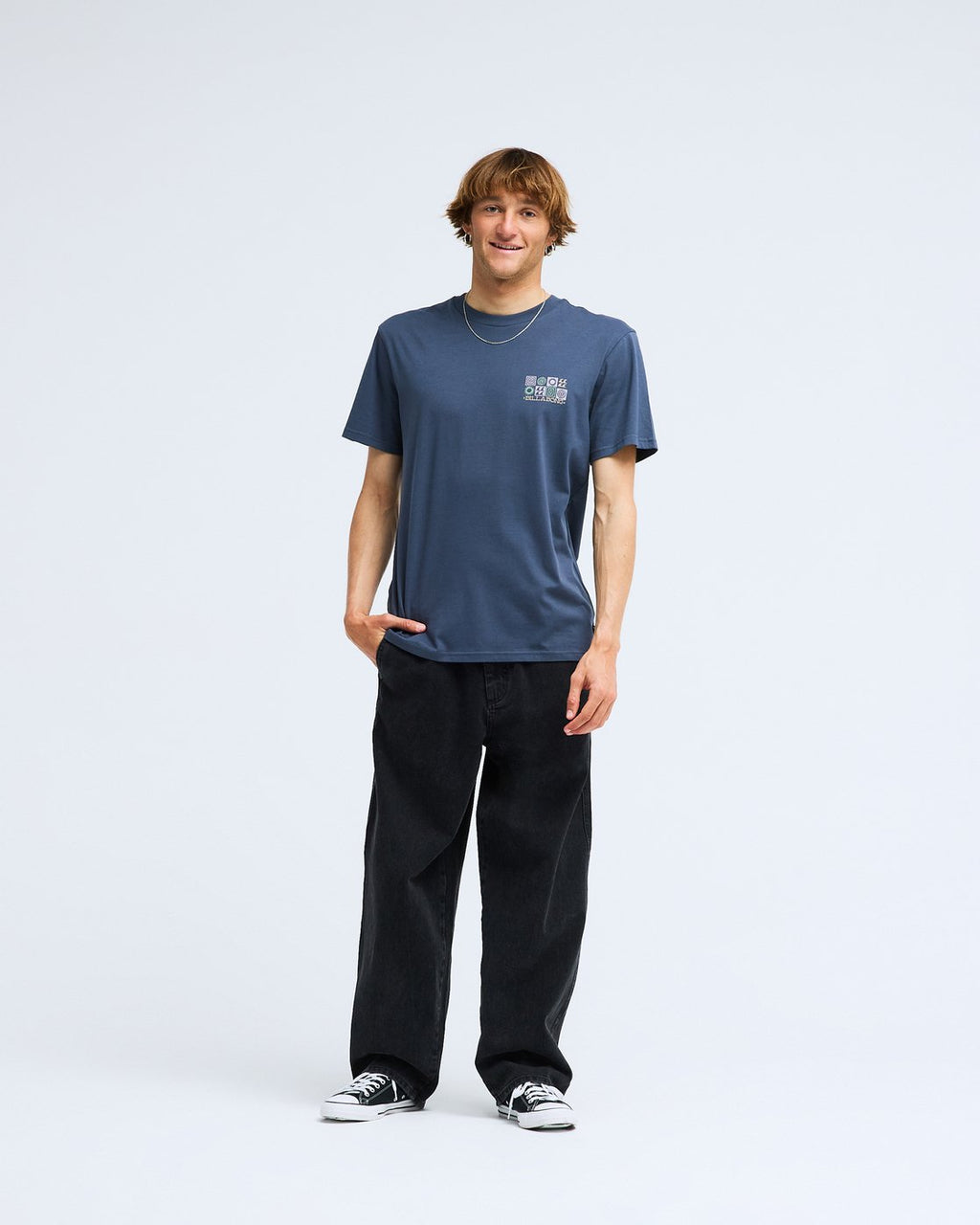 T-shirt Billabong Segment bleu ombré, porté en pied