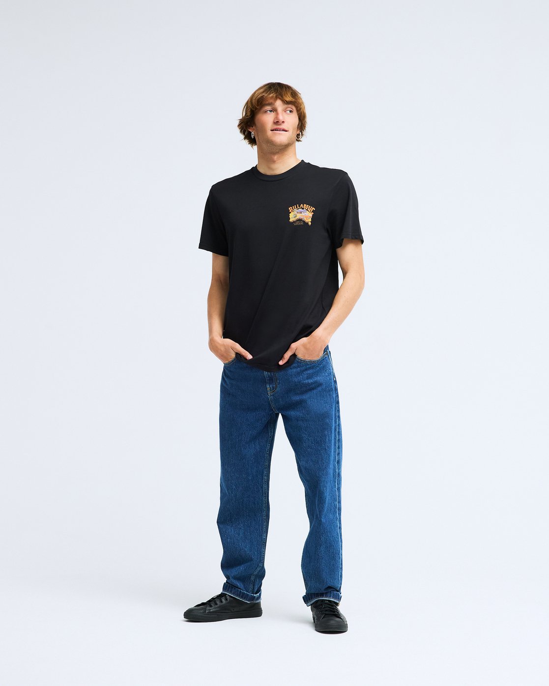 T-shirt Billabong Straya noir, porté en pied
