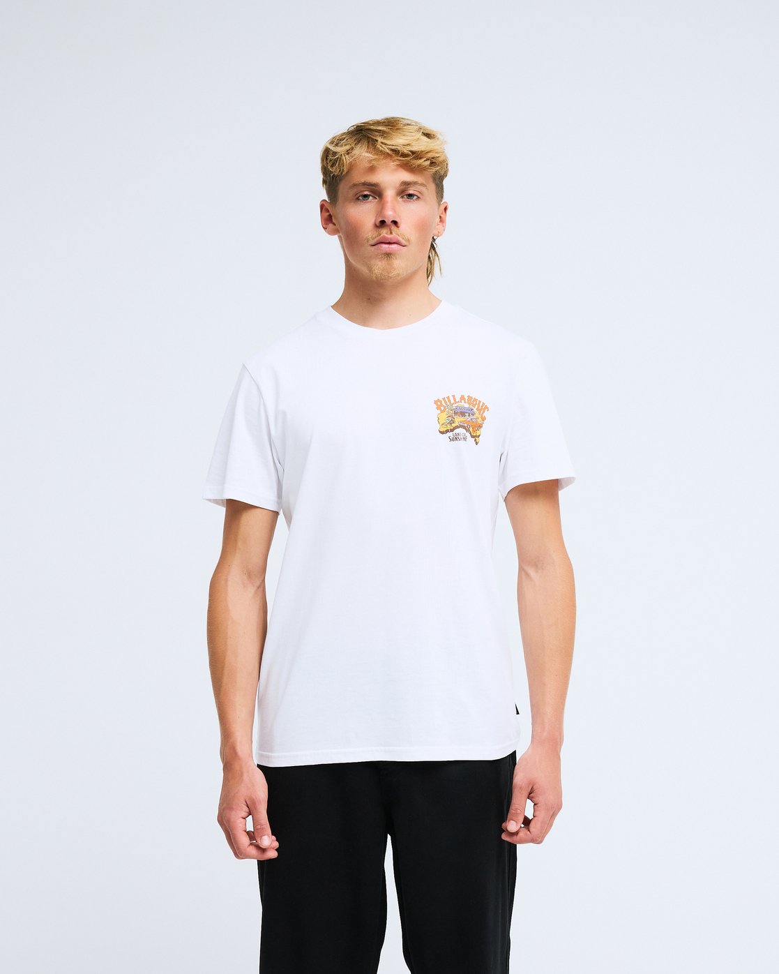 T-shirt Billabong Straya blanc, porté, de face