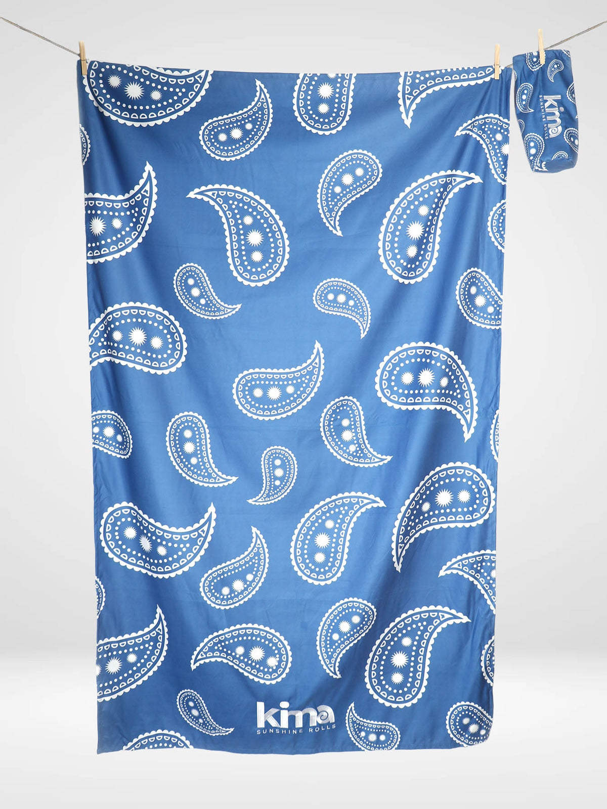 Serviette de plage Kima Bandana, bandana bleu, à plat - Ô Cabanon La Ciotat