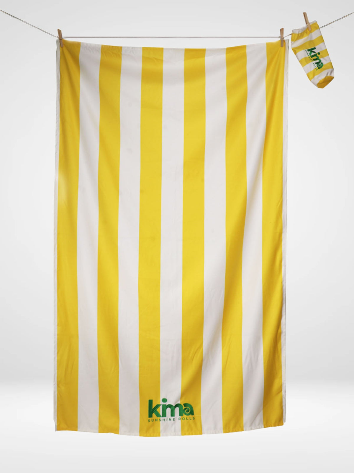 Serviette de plage Kima Etxola Jaune, rayures jaune et blanc, à plat - Ô Cabanon La Ciotat