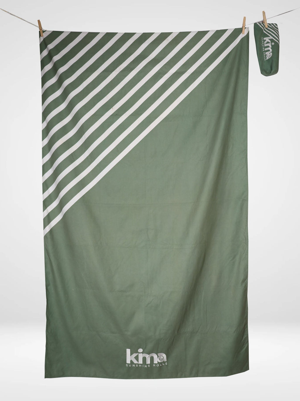 Serviette de plage Kima Lines Kaki, kaki, rayures en diagonale, à plat - Ô Cabanon La Ciotat