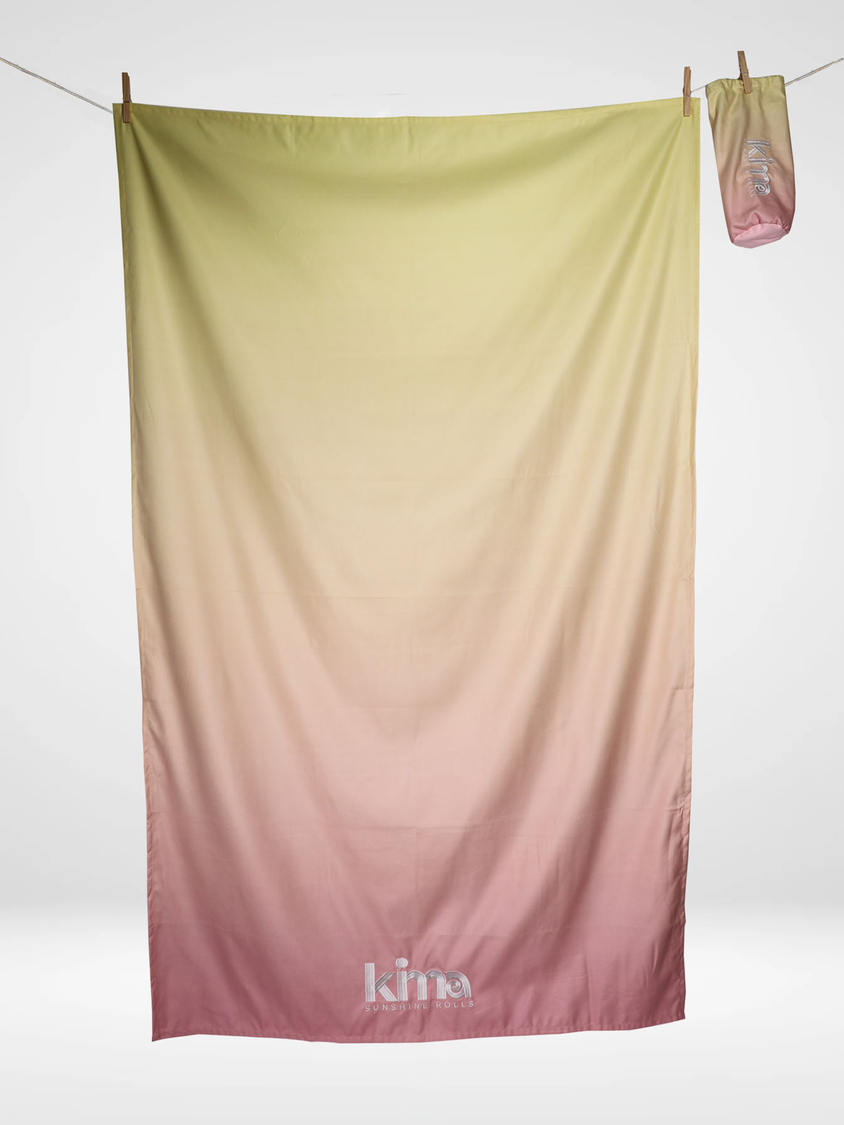 Serviette de plage Kima Peach Summer, dégradé sable et rose, à plat - Ô Cabanon La Ciotat