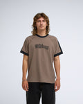 T-shirt Billabong Creed Panel sable, porté, de face